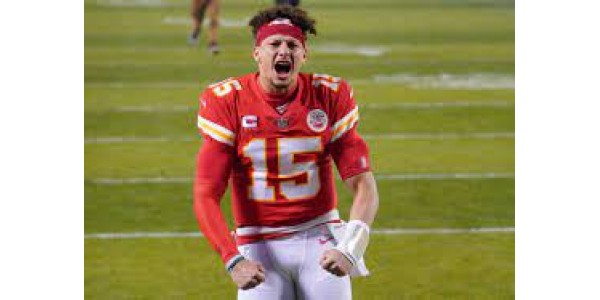 Le quart-arrière de la NFL Mahomes gagne